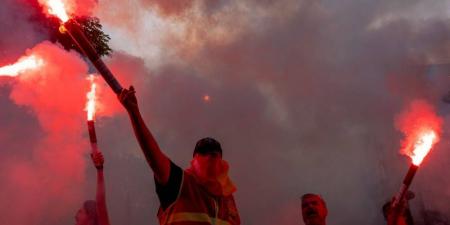 157 إلى 300 ألف متظاهر في فرنسا في عيد العمال - دليل الوطن
