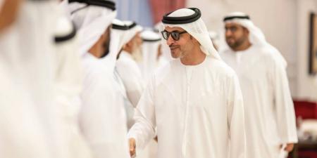 هزاع بن زايد يلتقي أعيان وأهالي سويحان وناهل في مجلس سويحان في العين - دليل الوطن