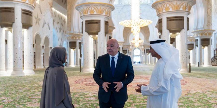 رئيس لبنان يزور جامع الشيخ زايد الكبير في أبوظبي - دليل الوطن