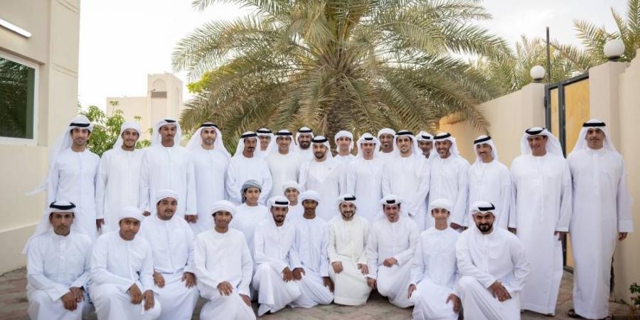 حمدان بن زايد: مجالس الأحياء مدارس لتعزيز التواصل - دليل الوطن